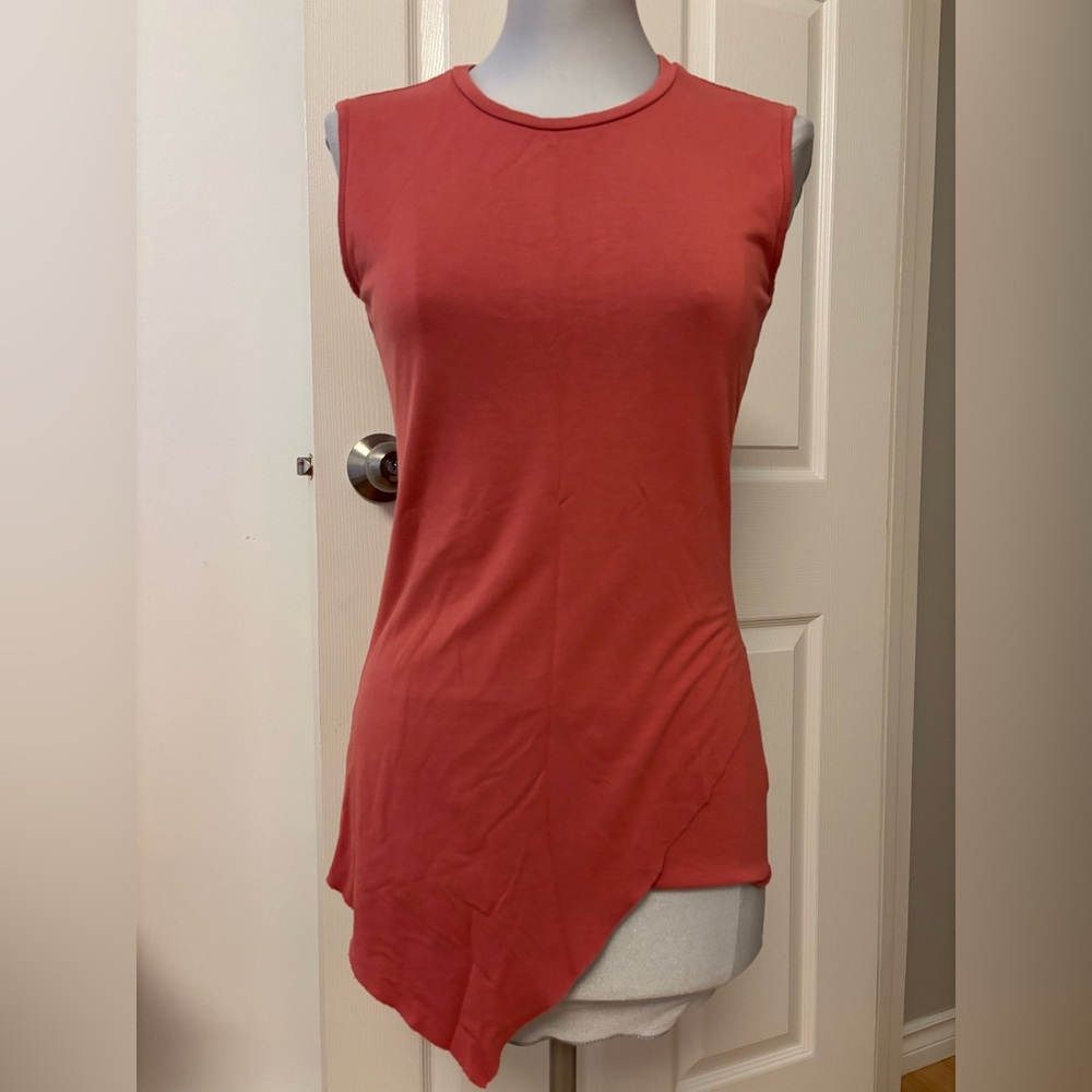 Harve Bénard Sleeveless Rust Asymmetrical Top T-shirt